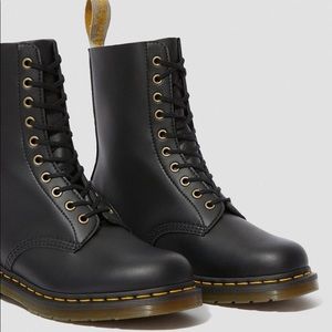 dr martens 1490 vegan